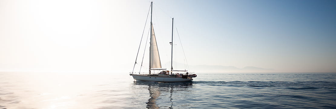 Sailboat holds a steady course, reflecting disciplined investing through uncertain markets.